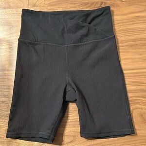 Athleta Elation Crossover Rib 7" shorts size small black